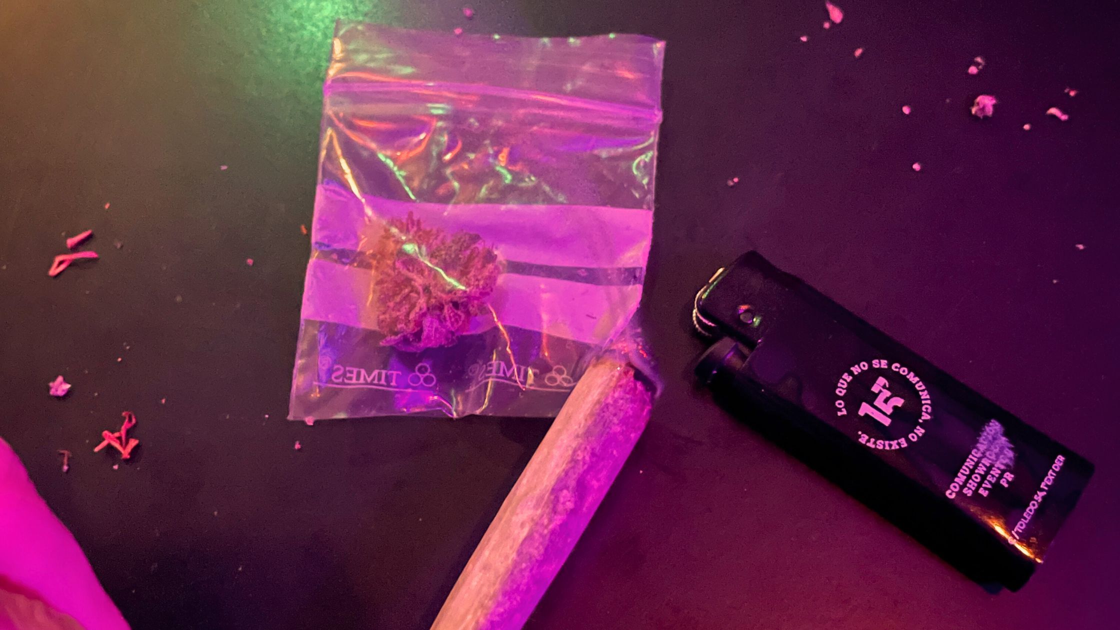 Raw cones and a grinder at a Plaza España cannabis club