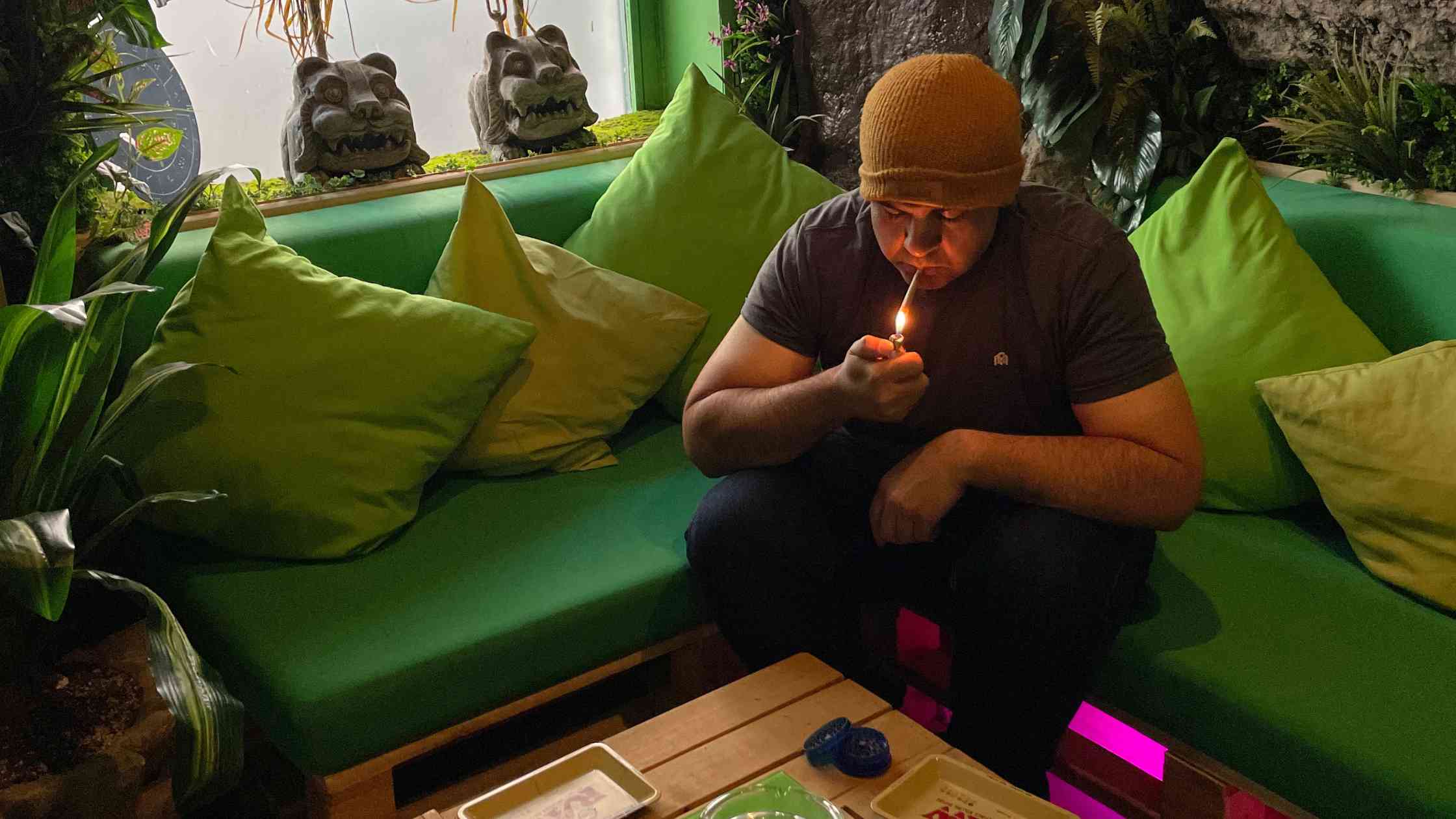 Registering at a Sol Madrid marijuana club.